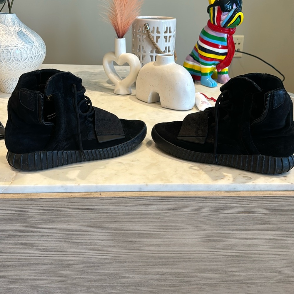 Barely worn beautiful collectors triple Black. Paid like 1600 when came out.